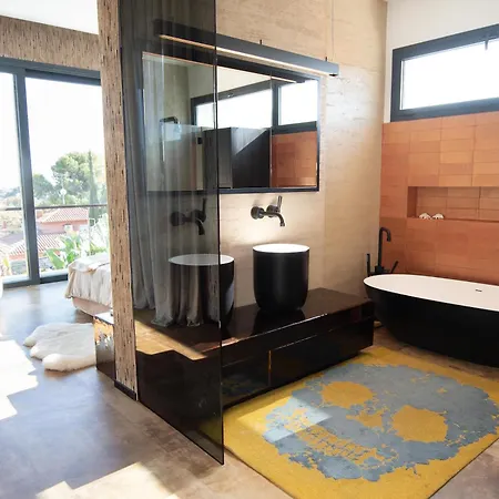 Lujo Barcelona 卡斯特尔德费尔斯