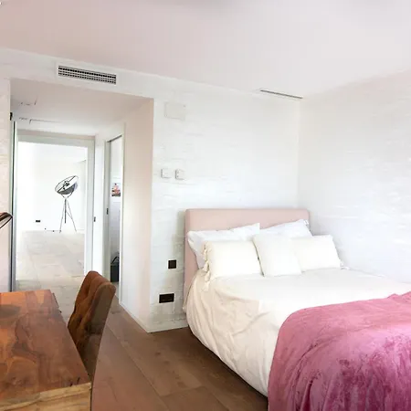 Lujo Barcelona * 卡斯特尔德费尔斯